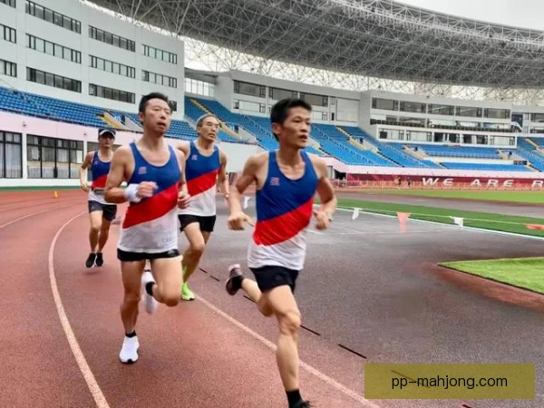 万米跑间歇跑训练法优化，耐力提升效率更受关注